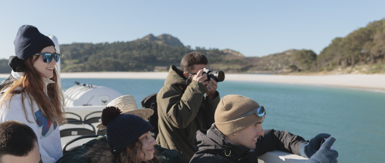 Visita las Islas Cíes con Mar de Ons en barco